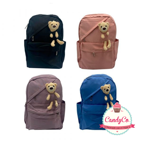 Oso sale con mochila